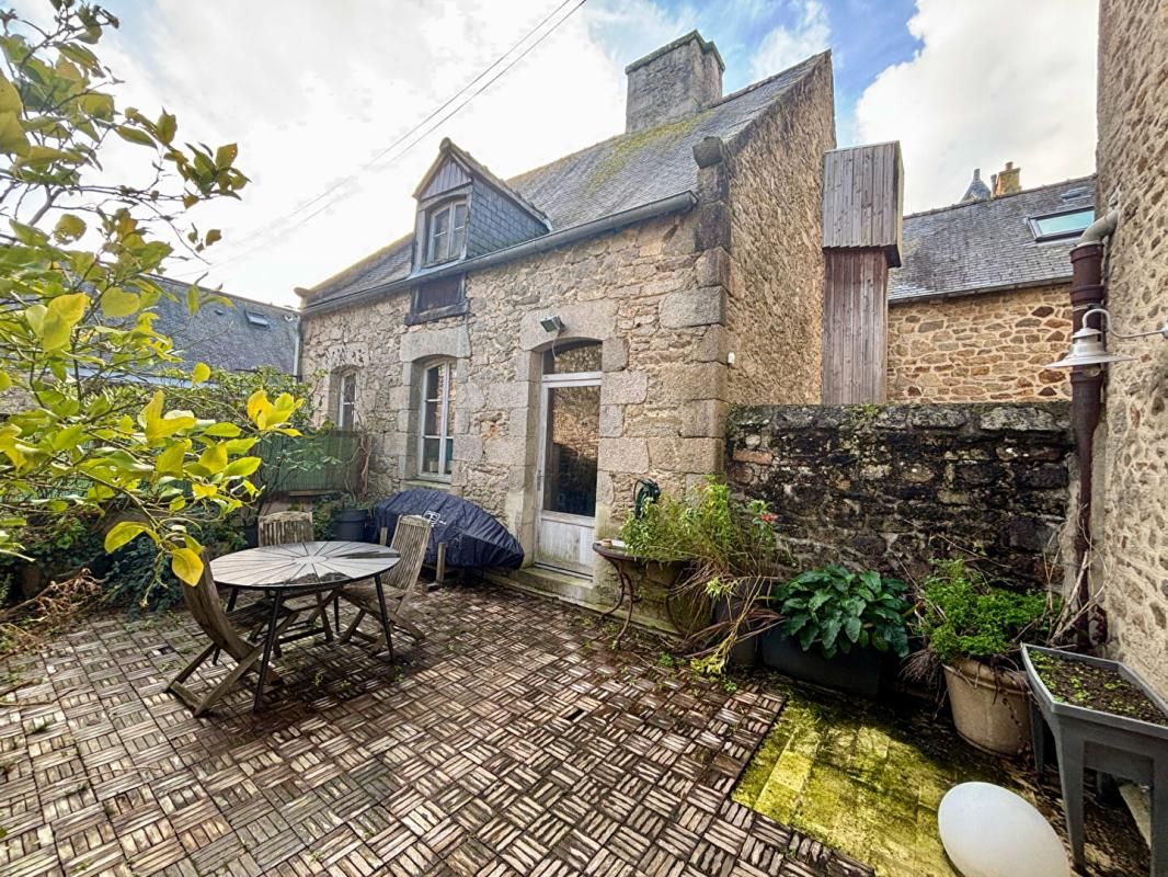 DINAN Maison de caractère Dinan 5 pièce(s) 225 m2 2
