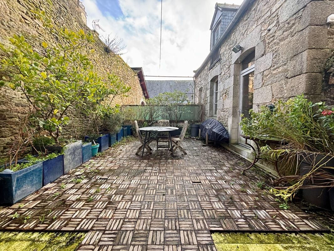 DINAN Maison de caractère Dinan 5 pièce(s) 225 m2 3