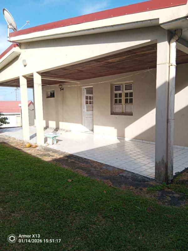 Maison 4 pièce(s) 206 m2 a basse-pointe