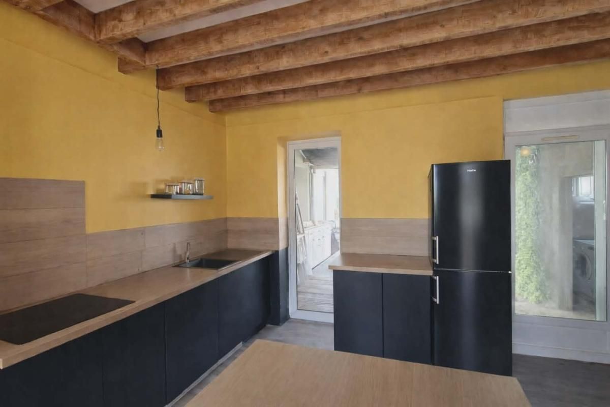 GENNES Maison et bâtiment commercial 3