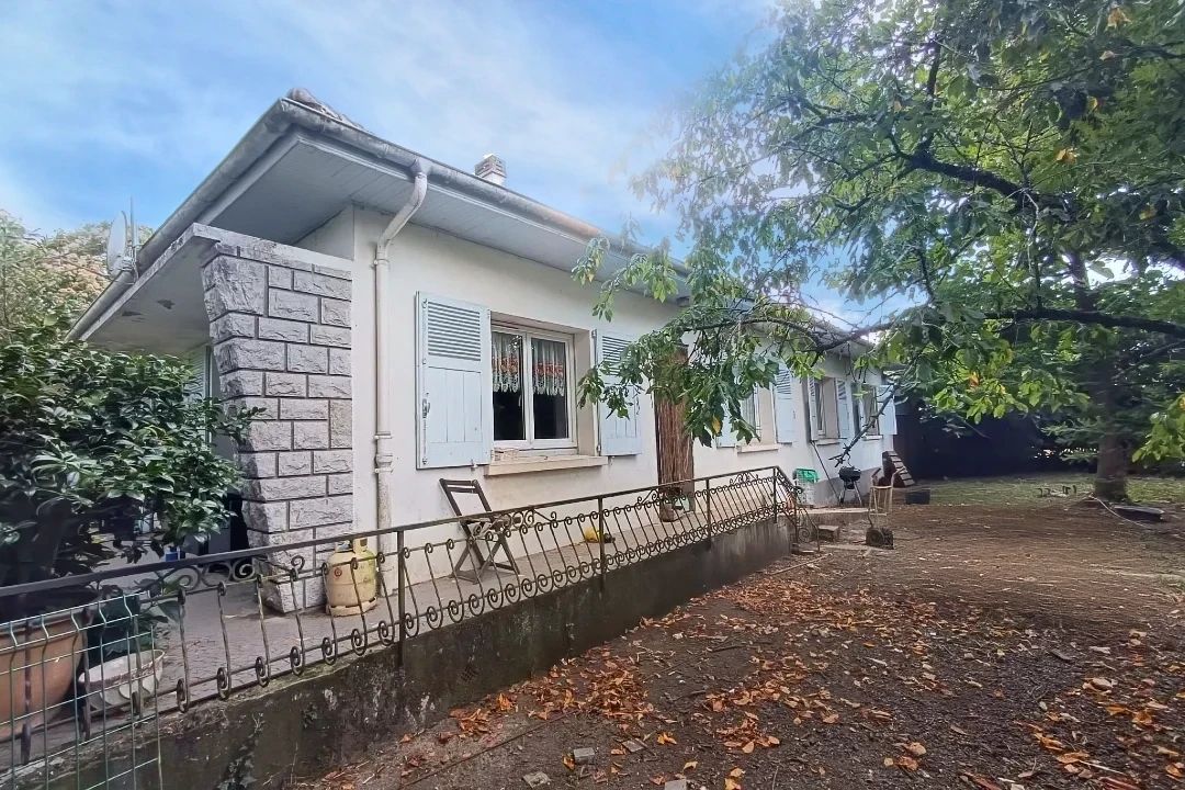 Maison  plein pied 6 pièce(s) 145 m2 MOUMOUR