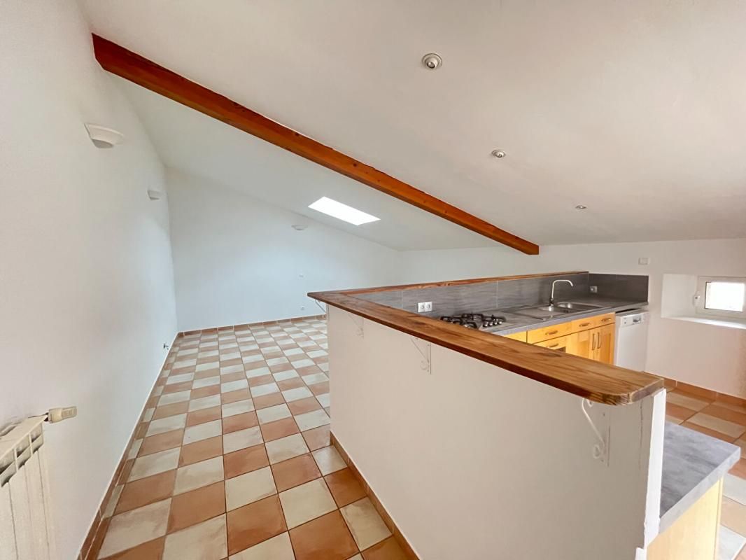 VILLECROZE Appartement Duplex plus studio Villecroze 5 pièce(s) 146.17 m2 2