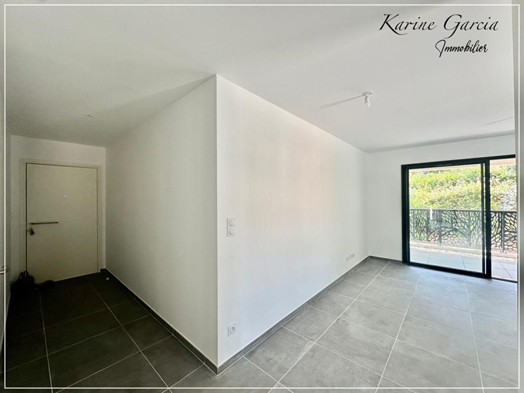 SIX-FOURS-LES-PLAGES Appartement Six Fours Les Plages  3 pièce(s) 58 m2 - 2 Box sous sol 2