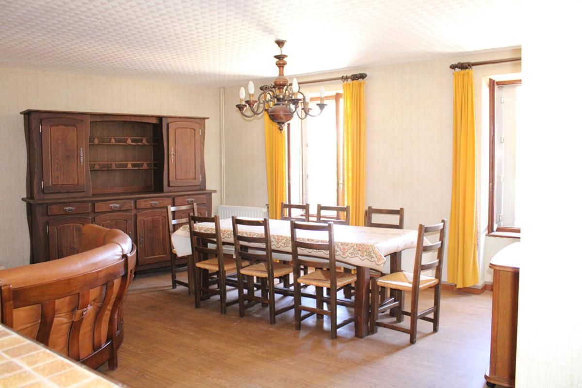 SAINT-ETIENNE-DE-LUGDARES Maison avec local et terrasse 3