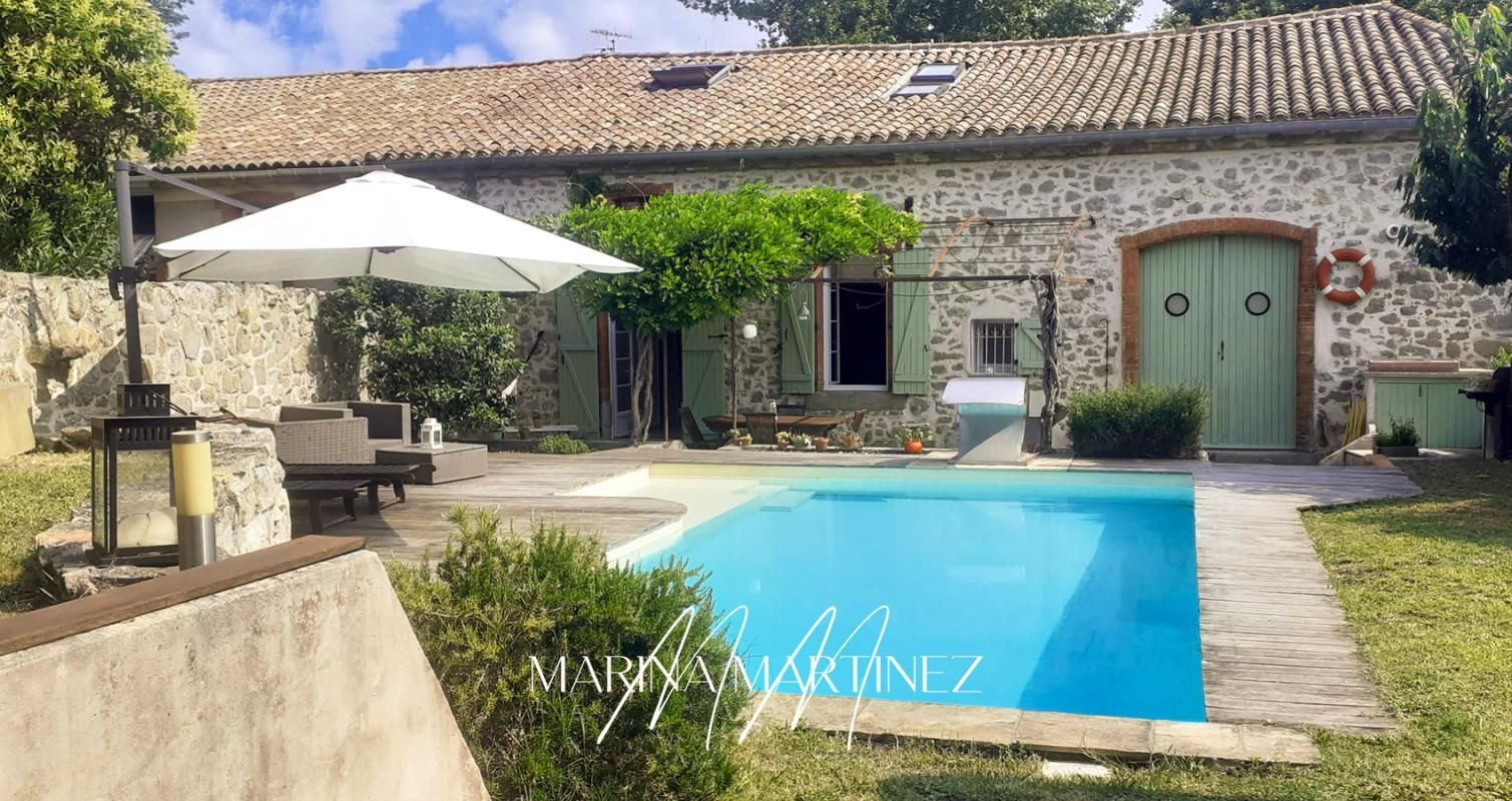 Et si votre projet était de vivre au coeur d'un village, à 5 minutes de Carcassonne, dans une bâtisse de caractère aux volumes insoupçonnés ?