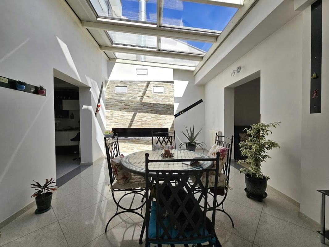 LE PASSAGE Maison Le Passage 5 pièce(s) 130 m2-   5 pièces, jardin, double garage 104 m² 2