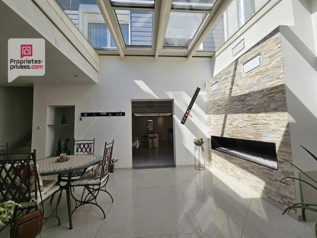 LE PASSAGE Maison Le Passage 5 pièce(s) 130 m2-   5 pièces, jardin, double garage 104 m² 3