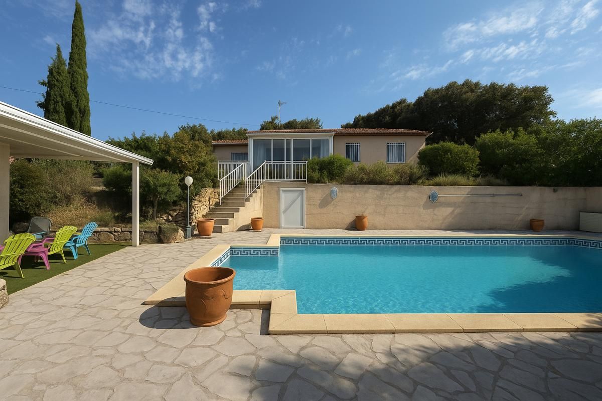 FAUGERES Villa avec piscine et garage à Faugères 2