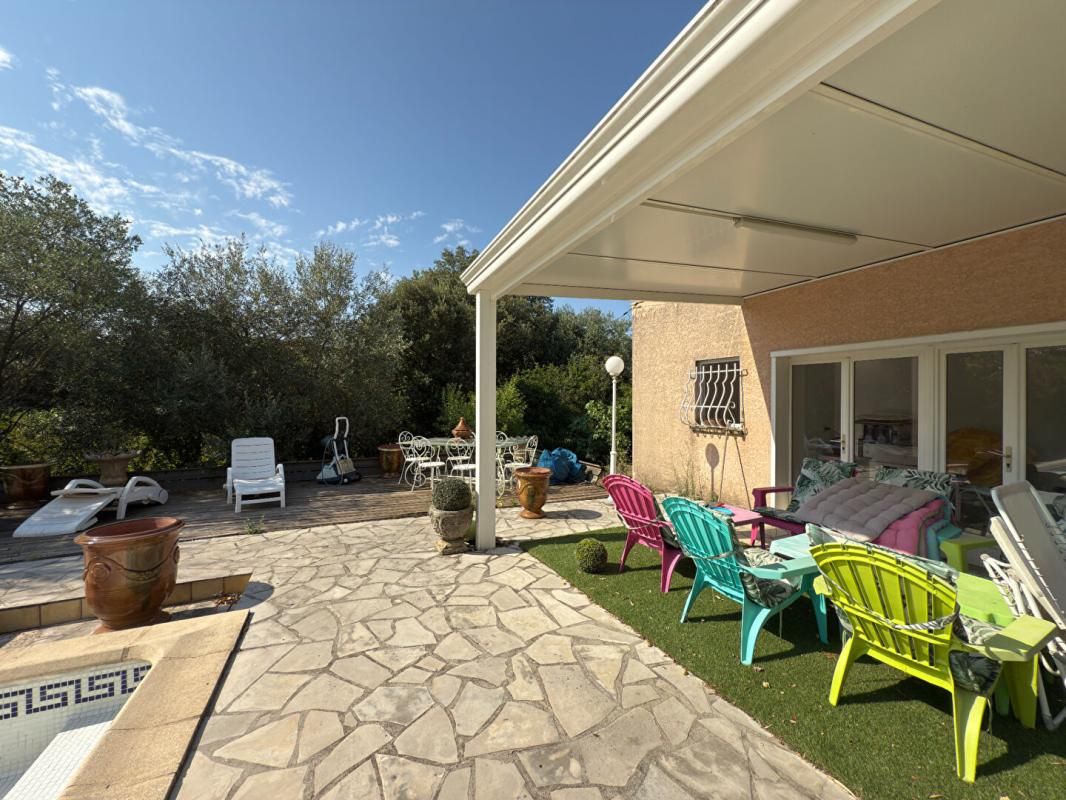 FAUGERES Villa avec piscine et garage à Faugères 3