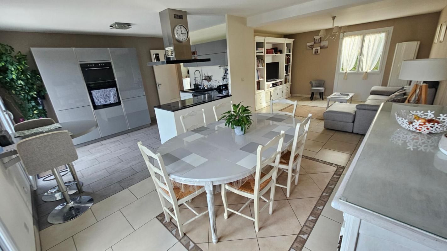 HOUDAN Houdan 7 mn / Maison familiale 145 m2 dans un village prisé du 78 2