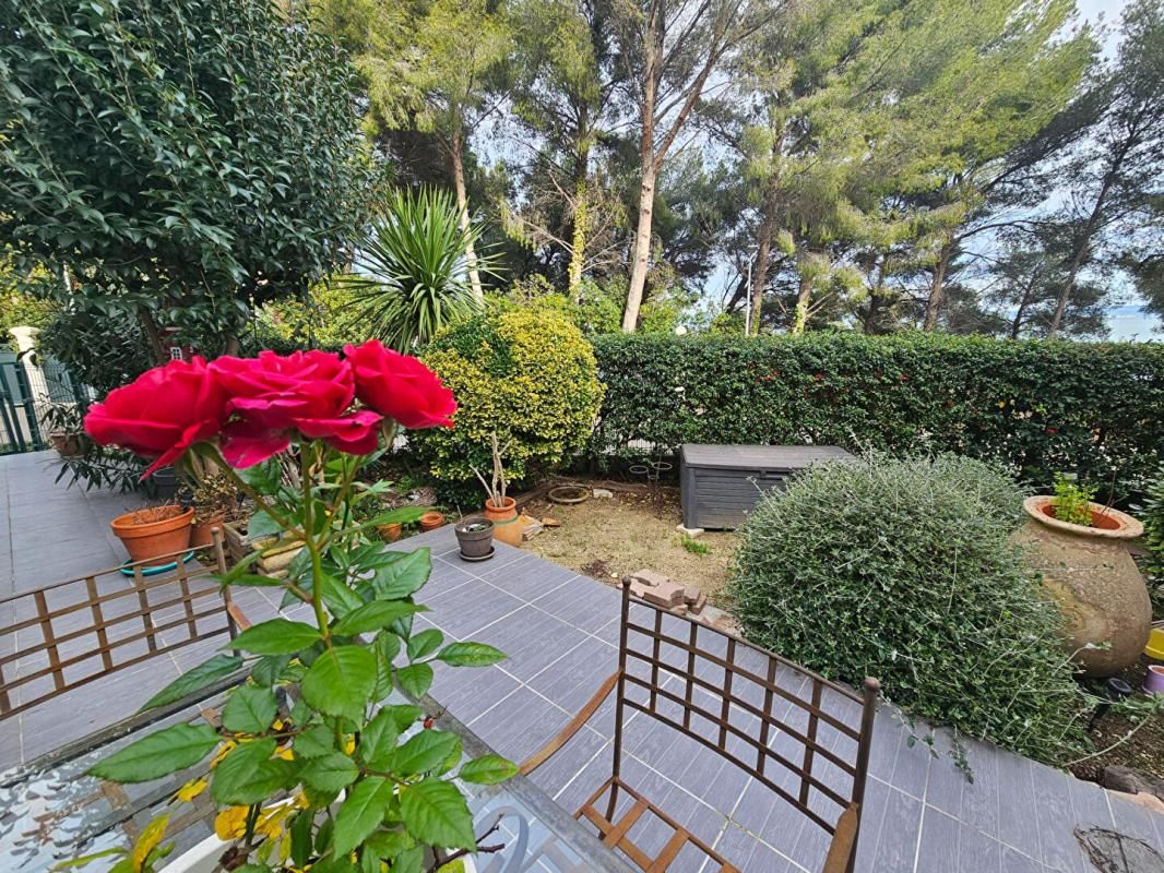 Appartement Duplex 6 pièce(s)  de 110 m2(156m2) avec jardin et terrasses sans Vis à Vis vu sur l'Etang