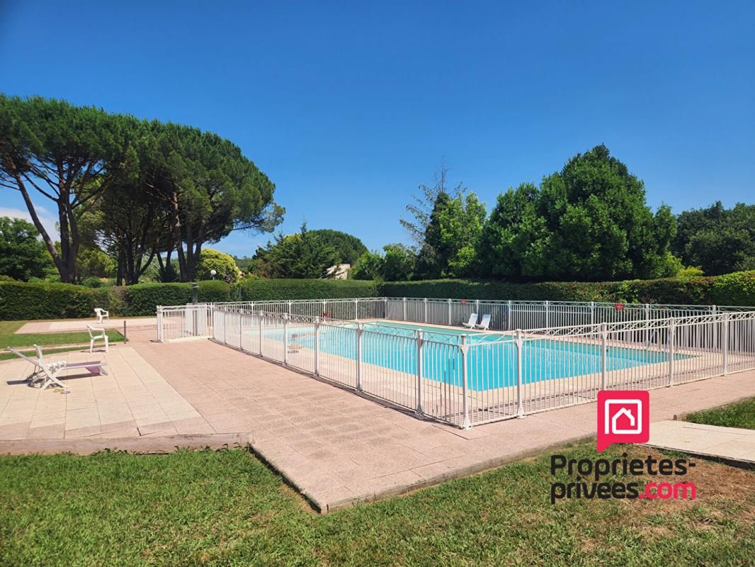 BAGNOLS-EN-FORET Maison en duplex 49m2 rénovée et moderne- JARDIN- PARKING 3