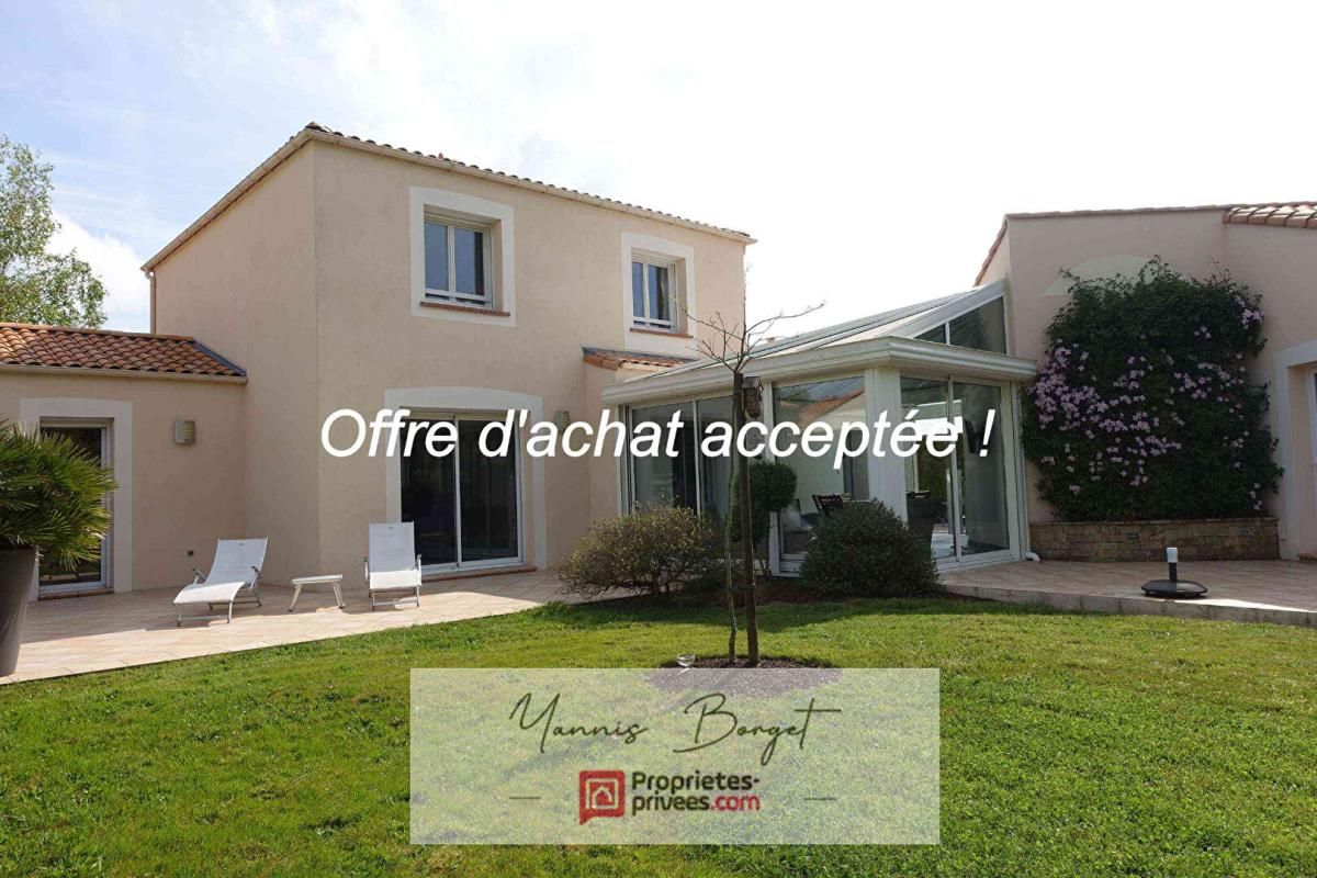 Grande maison familiale - 4 chambres, 2 garages, terrain de 1 180 m²