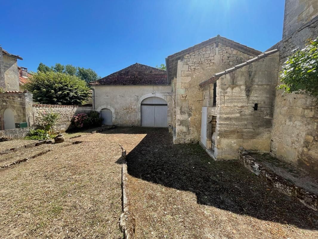 LA TOUR-BLANCHE Maison  de village avec grange et jardin 3