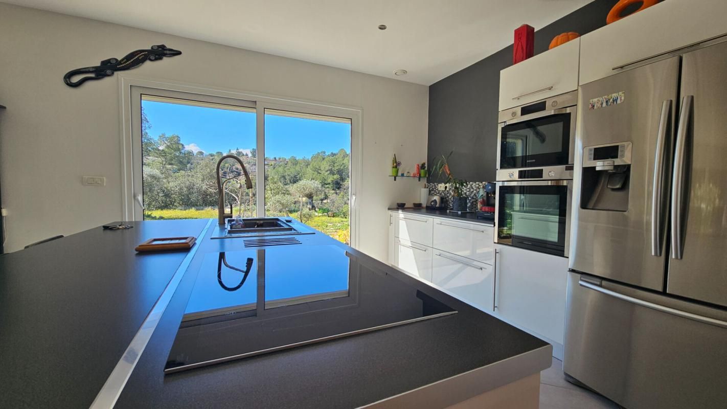 VIDAUBAN Villa contemporaine avec vue 3