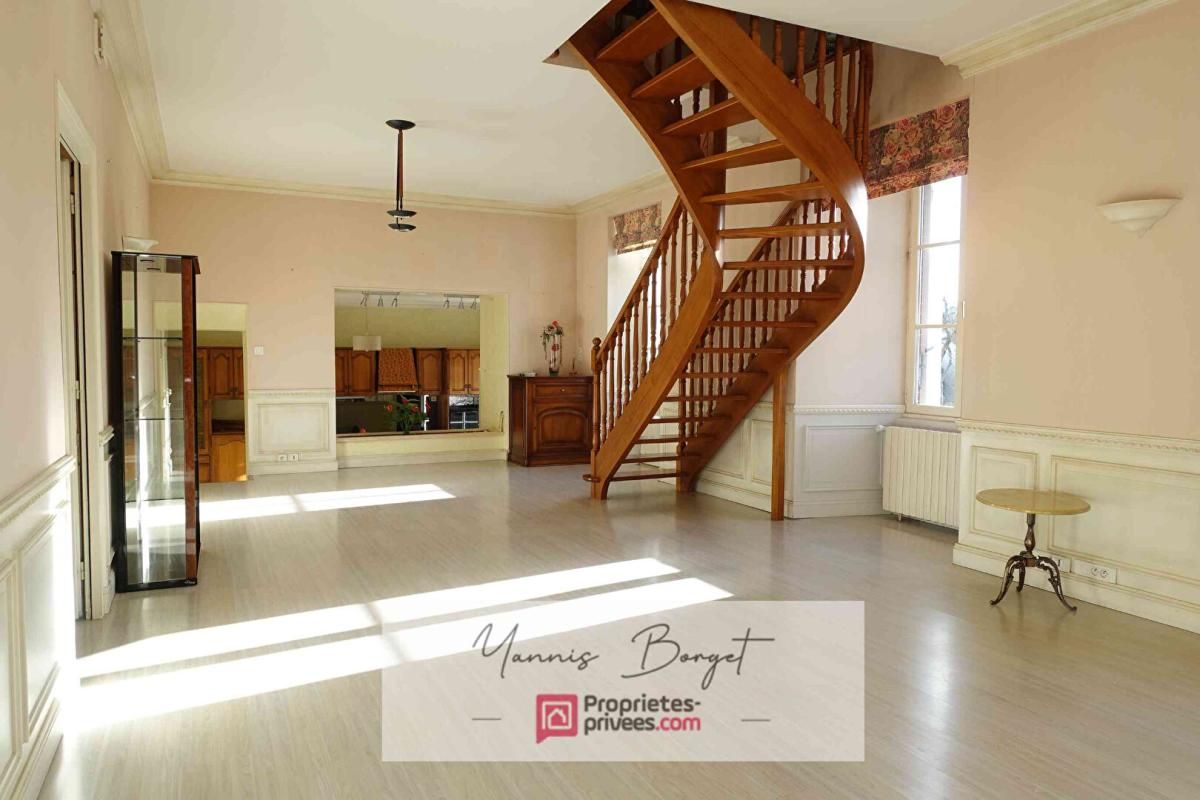 LES BROUZILS Ensemble immobilier avec logement indépendant, piscine et dépendance 4