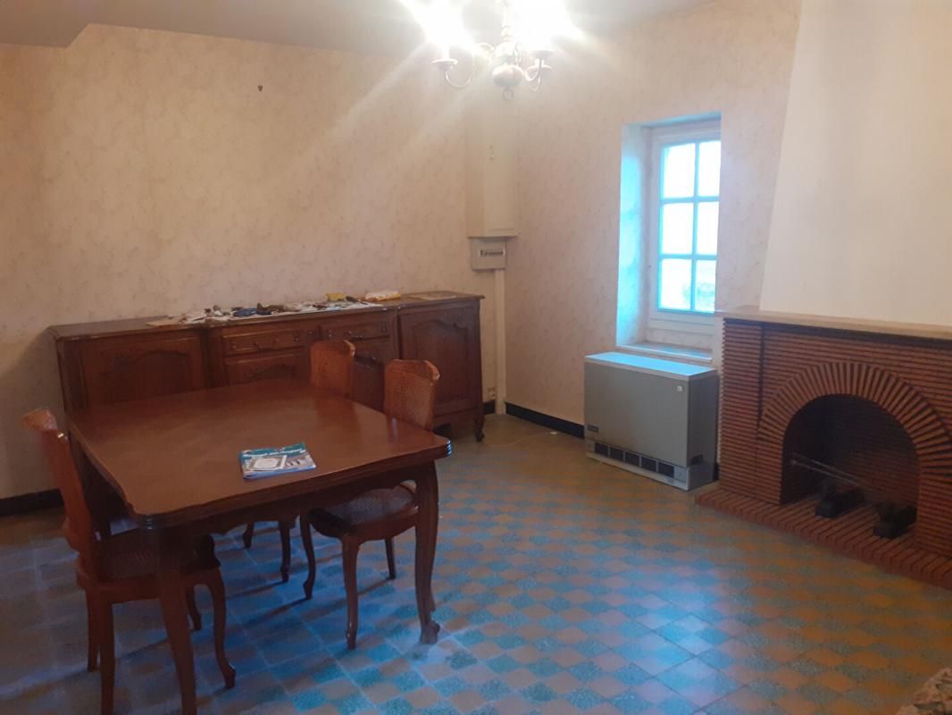 BAUGÉ-EN-ANJOU Maison Bauge En Anjou 4 pièce(s) 93 m2 3