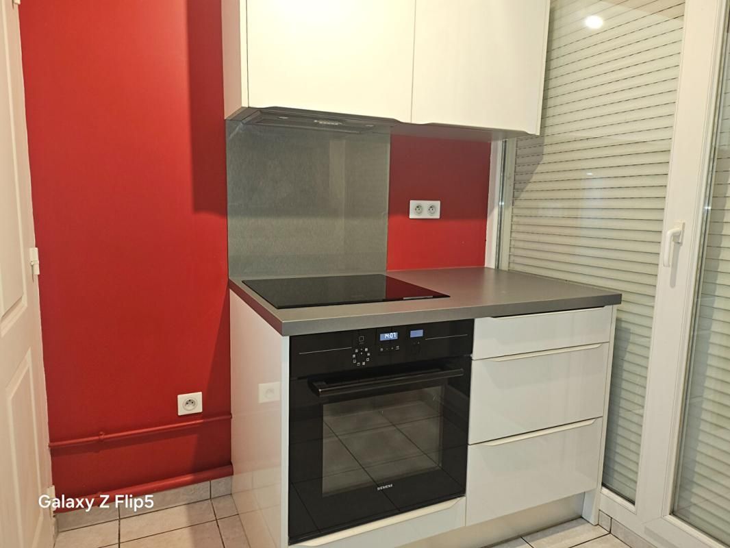 REIMS Appartement T2 + Terrasse et parking 3