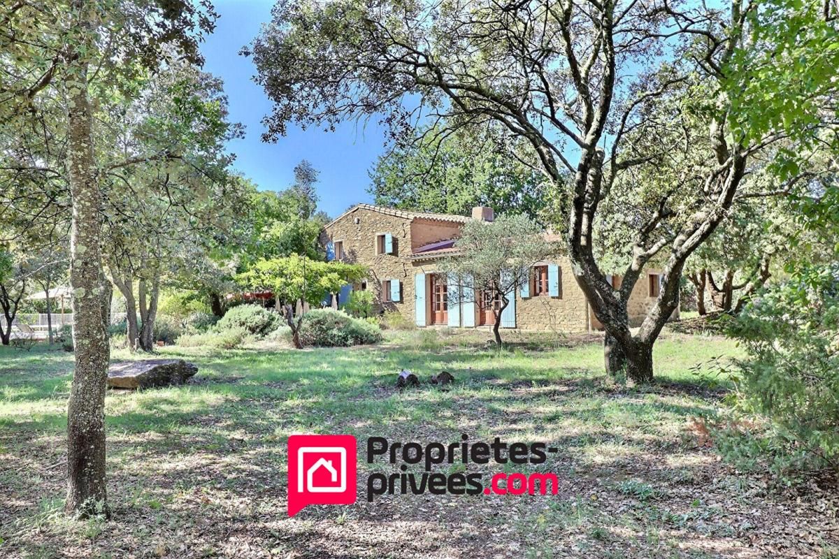 Uzès, proche , petit Mas  sur 5000 m2 de terrain