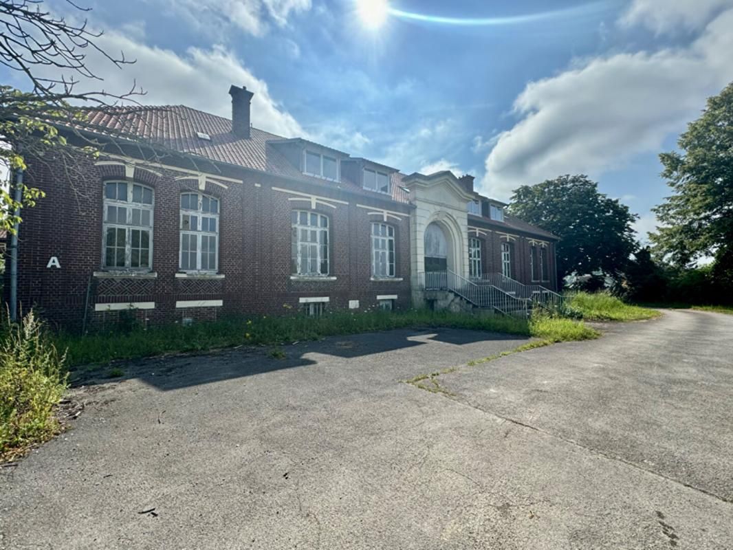 Ensemble  immobilier exceptionnel  pour investisseurs  ou bailleurs sociaux .Terrain  7159m2 Surface hab:1883m2