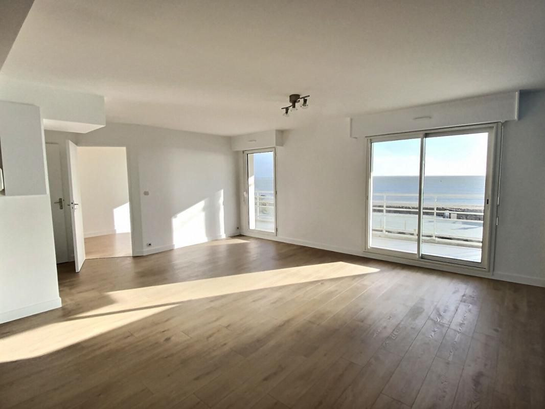 SAINT-NAZAIRE MAGNIFIQUE APPARTEMENT 2 chambres FACE MER 2