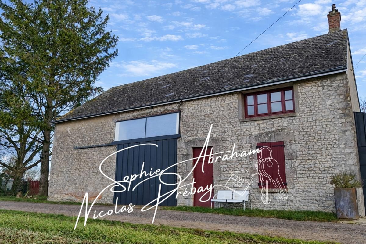 BAZOCHES-LES-HAUTES Maison à rénover avec grange attenante et grand terrain 2