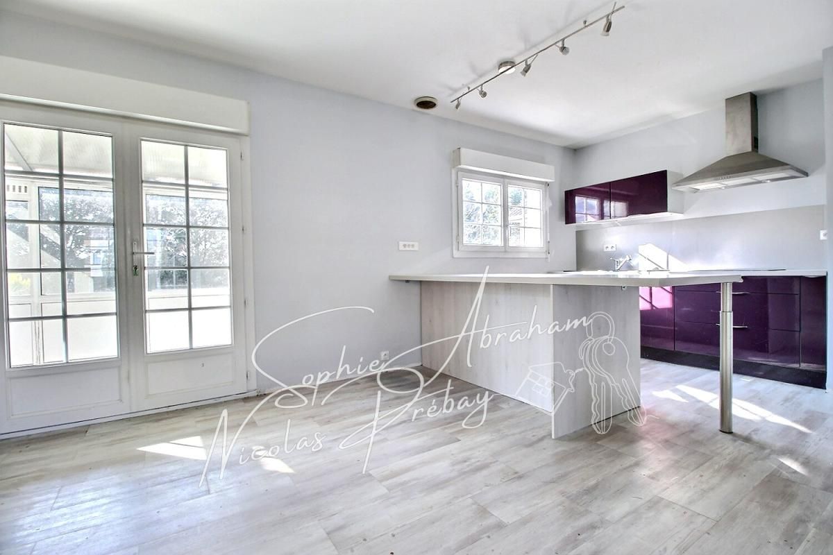 BAZOCHES-LES-GALLERANDES Ensemble immobilier composé de deux habitations avec sous-sol et terrain 3