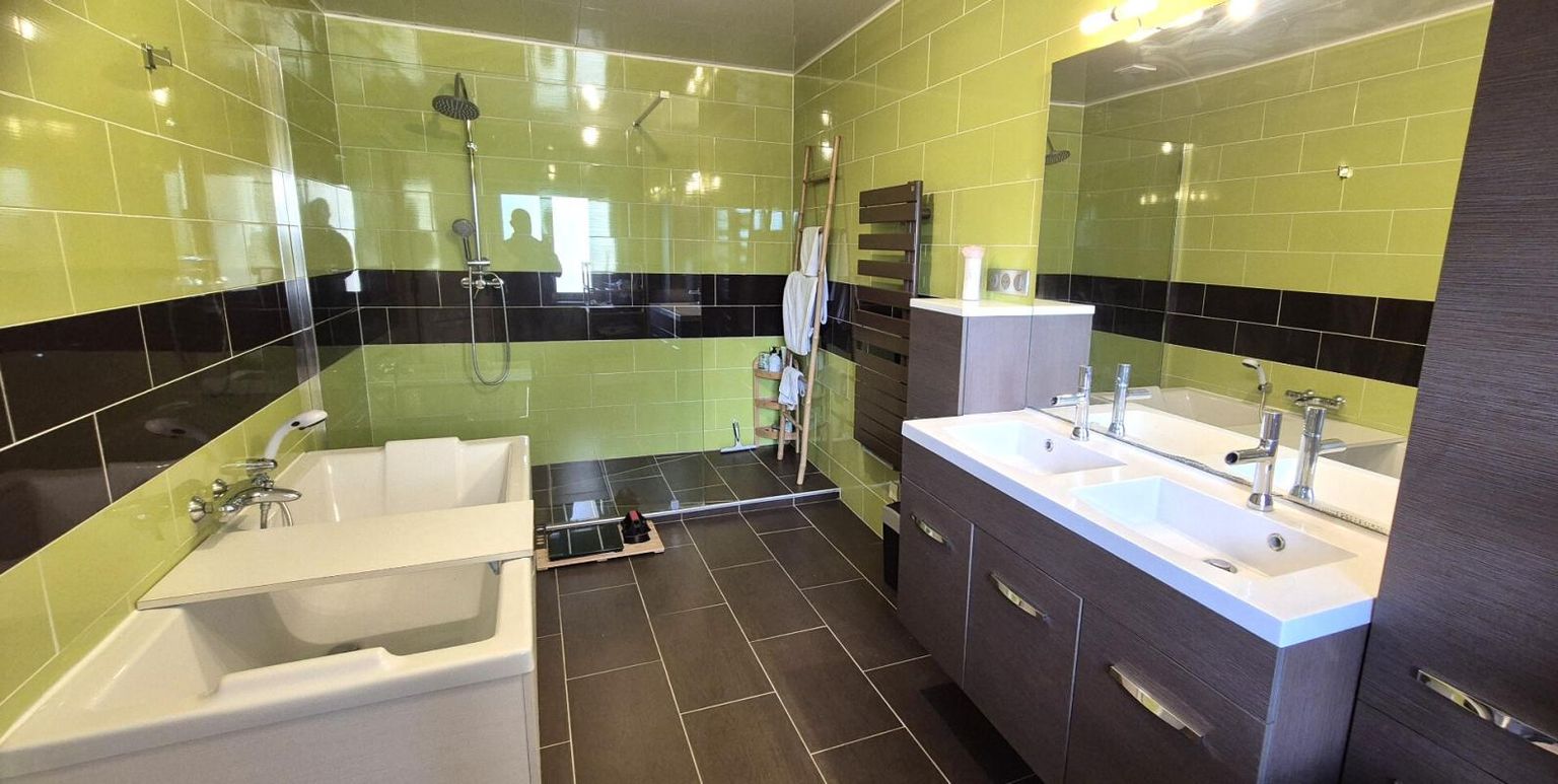 SAINT-DIZIER Belle Maison de Caractère de 122 m² Rénovée avec goût avec son garage, atelier, cave voûtée, buanderie, terrasse, appentis et terrain clos de 176 m² 4