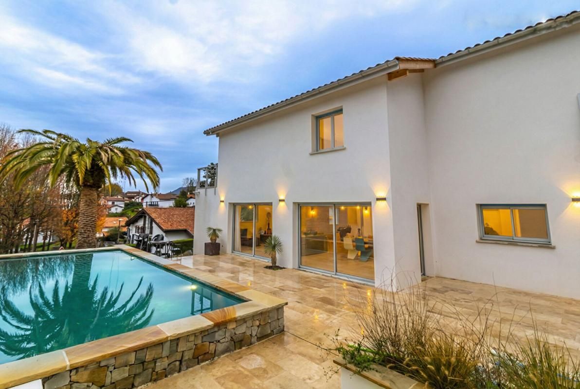 HENDAYE Maison Hendaye 7 pièce(s) 188 m2 2