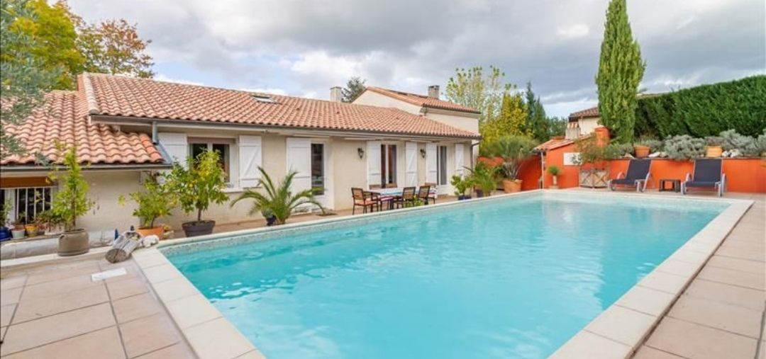 LANGOIRAN Maison Langoiran 6 pièce(s) 180 m2 2