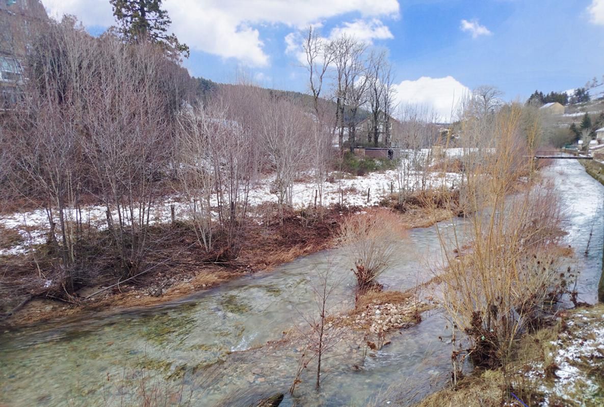 LAVEYRUNE Laveyrune maison avec terrasse et vue sur l' Allier 2