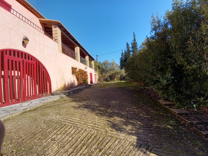 SALERNES Salernes, environnement exceptionnel et nature. Calme absolu 3