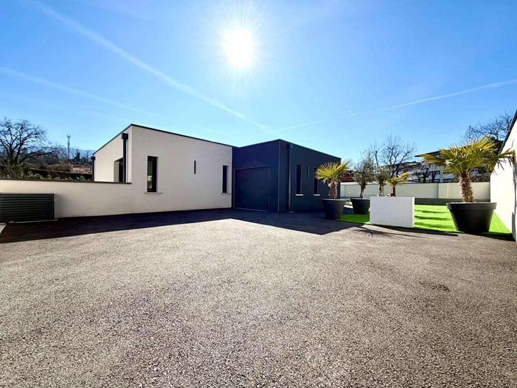 THONON-LES-BAINS EXCLUSIVITE Thonon-les-Bains Villa individuelle de 2022 134 m² piscine, jacuzzi, pull house (74200) 3