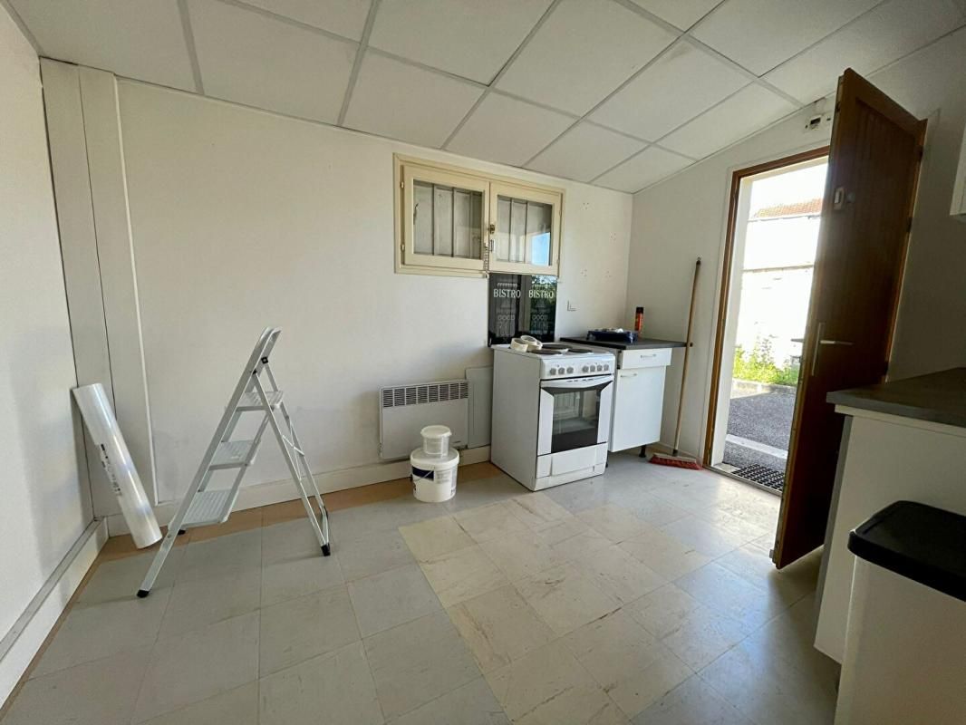 PONT-SAINTE-MAXENCE PONT SAINTE MAXENCE - LOCATION BUREAU  50 m² + parking 4