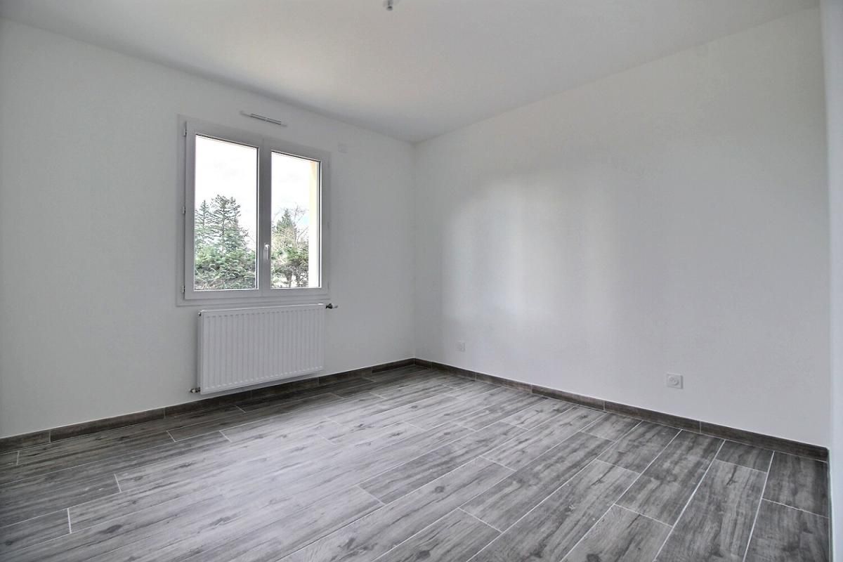 SAINT-MARTIN-D'ABBAT Maison neuve de plain pied avec 3 chambres dans le centre bourg de Saint Martin D Abbat 4