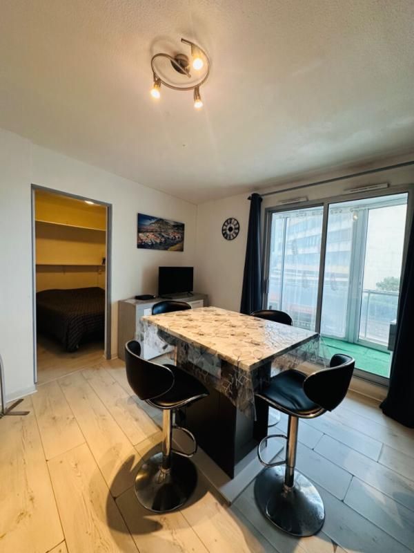 VALRAS-PLAGE T2 avec loggia, vue mer et parking privatif 2