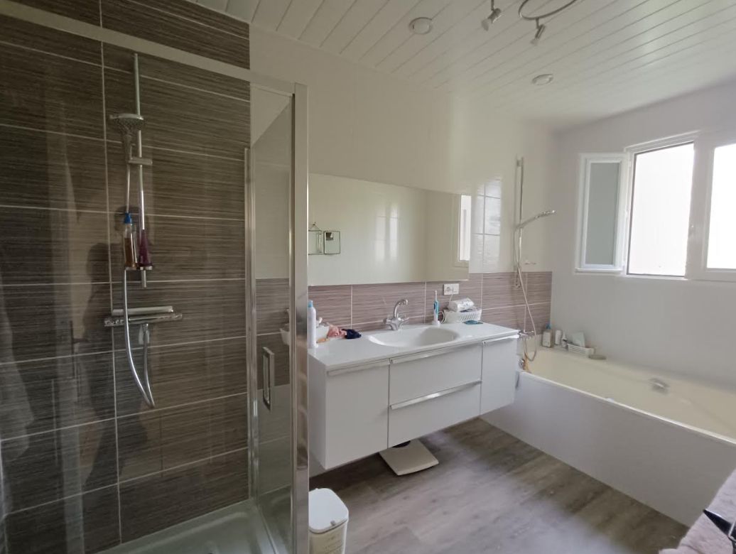 CHATEAUNEUF-DU-FAOU 29520 Châteauneuf du Faou maison avec vie de plain pied 4 chambres grand salon 4