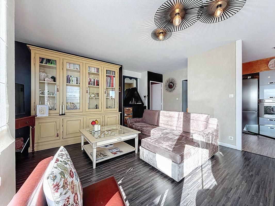 VANNES Appartement T4 de 81 m² avec 2 balcons et 2 parkings. Quartier GARE, Vannes 3