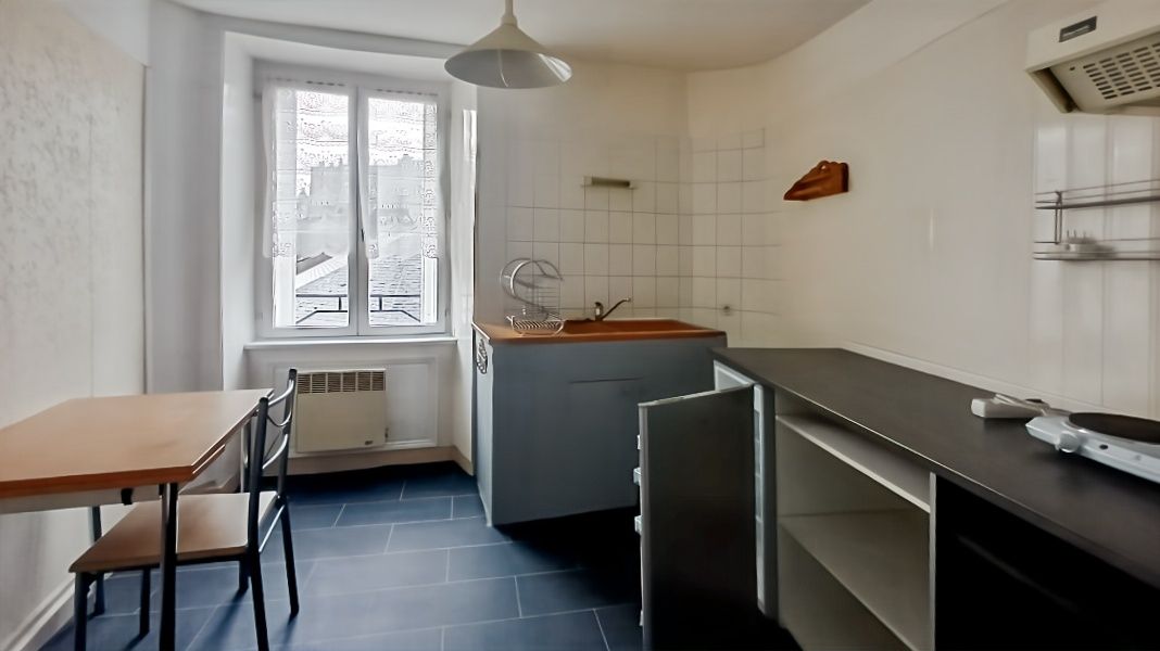 LA SOUTERRAINE Immeuble La Souterraine 6 pièce(s) 125 m2 4