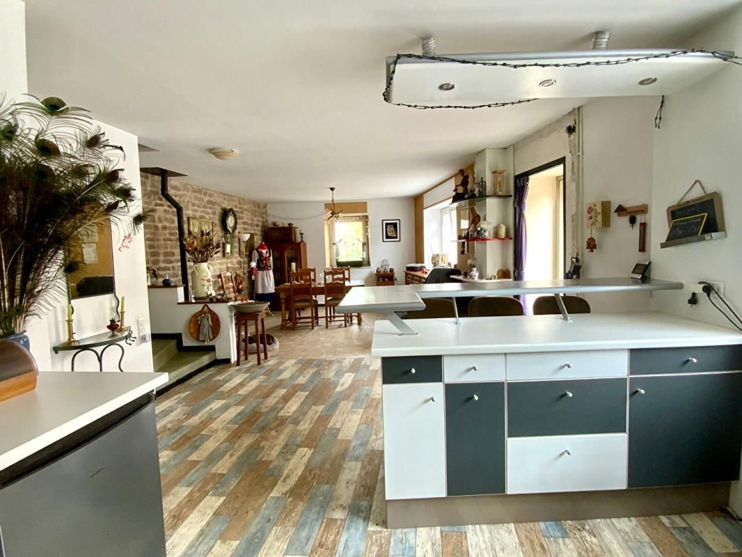 ESCLES Ensemble immobilier à réhabiliter 3