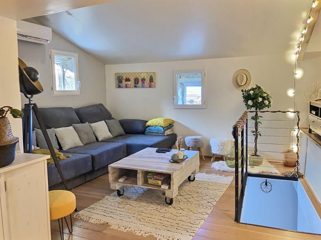 SAINTE-ANASTASIE SAINTE ANASTASIE  Maison de village  4 pièce(s) 104 m2 avec terrasse et cour 3 chambres 2