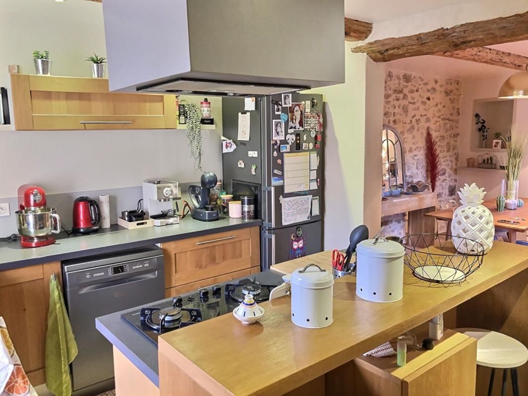 SAINTE-ANASTASIE SAINTE ANASTASIE  Maison de village  4 pièce(s) 104 m2 avec terrasse et cour 3 chambres 4