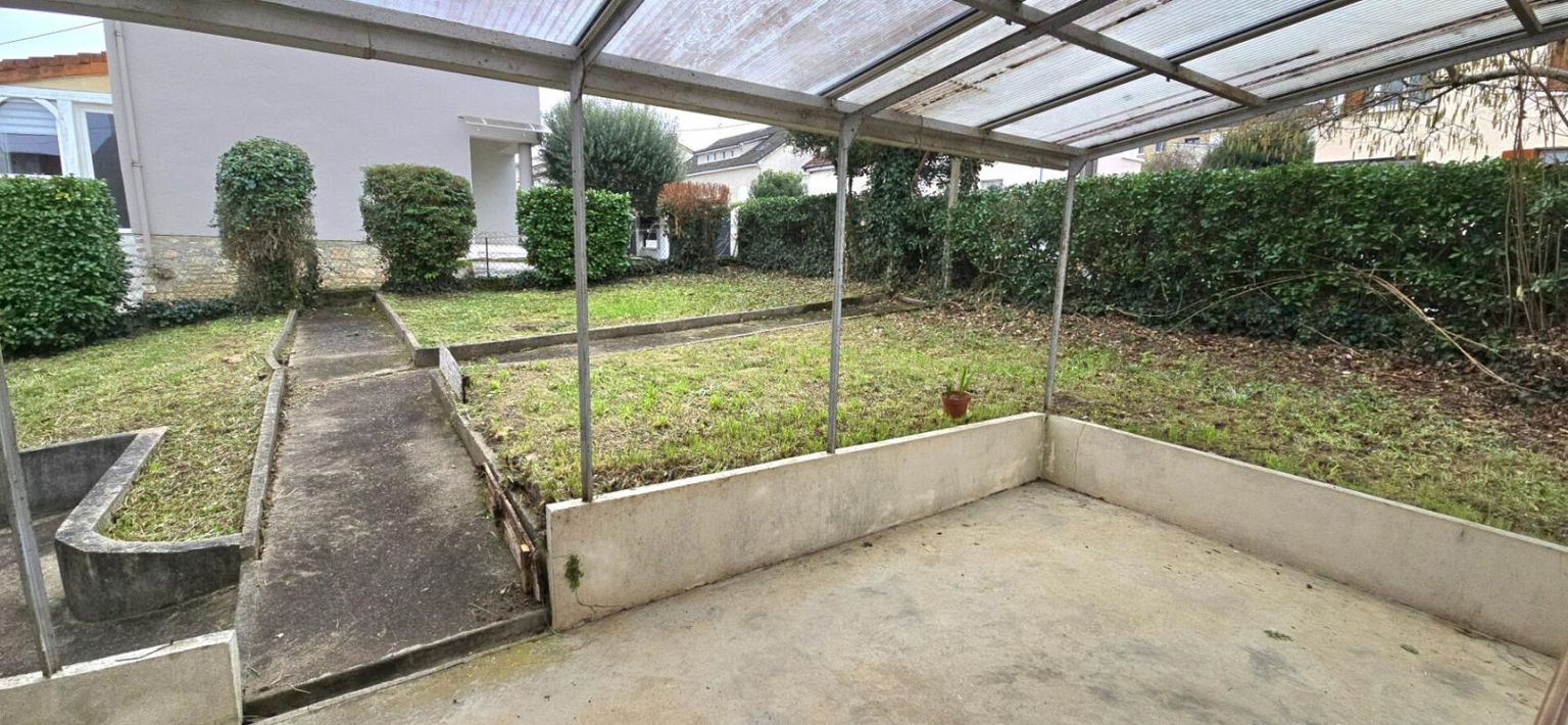 COULOUNIEIX-CHAMIERS Maison de ville, de type 5, sous-sol, garage et jardin clos de 317 m² 2