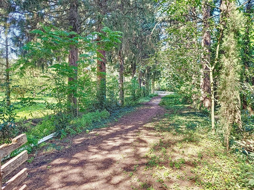 CHATEAURENARD Propriété en campagne 153m2 habitable 140m2 garage  5 chambres piscine 4