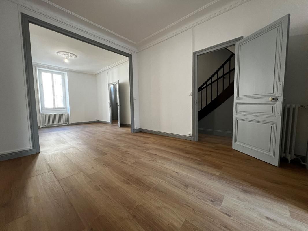 Maison de ville  135 m² 9 pièces
