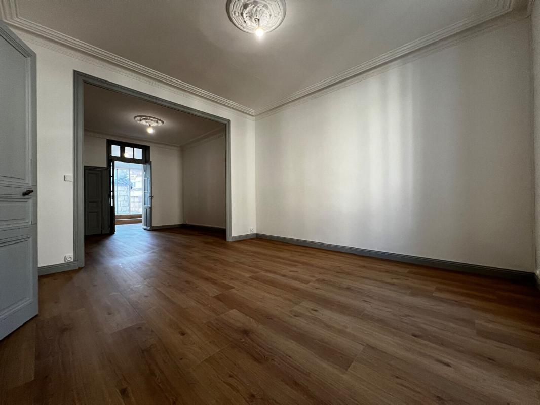 ANGOULEME Maison de ville  135 m² 9 pièces 3