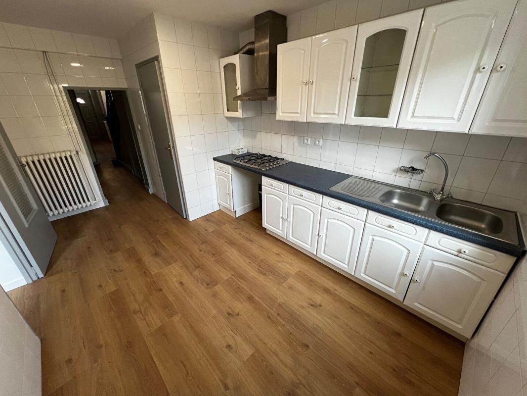 ANGOULEME Maison de ville  135 m² 9 pièces 4