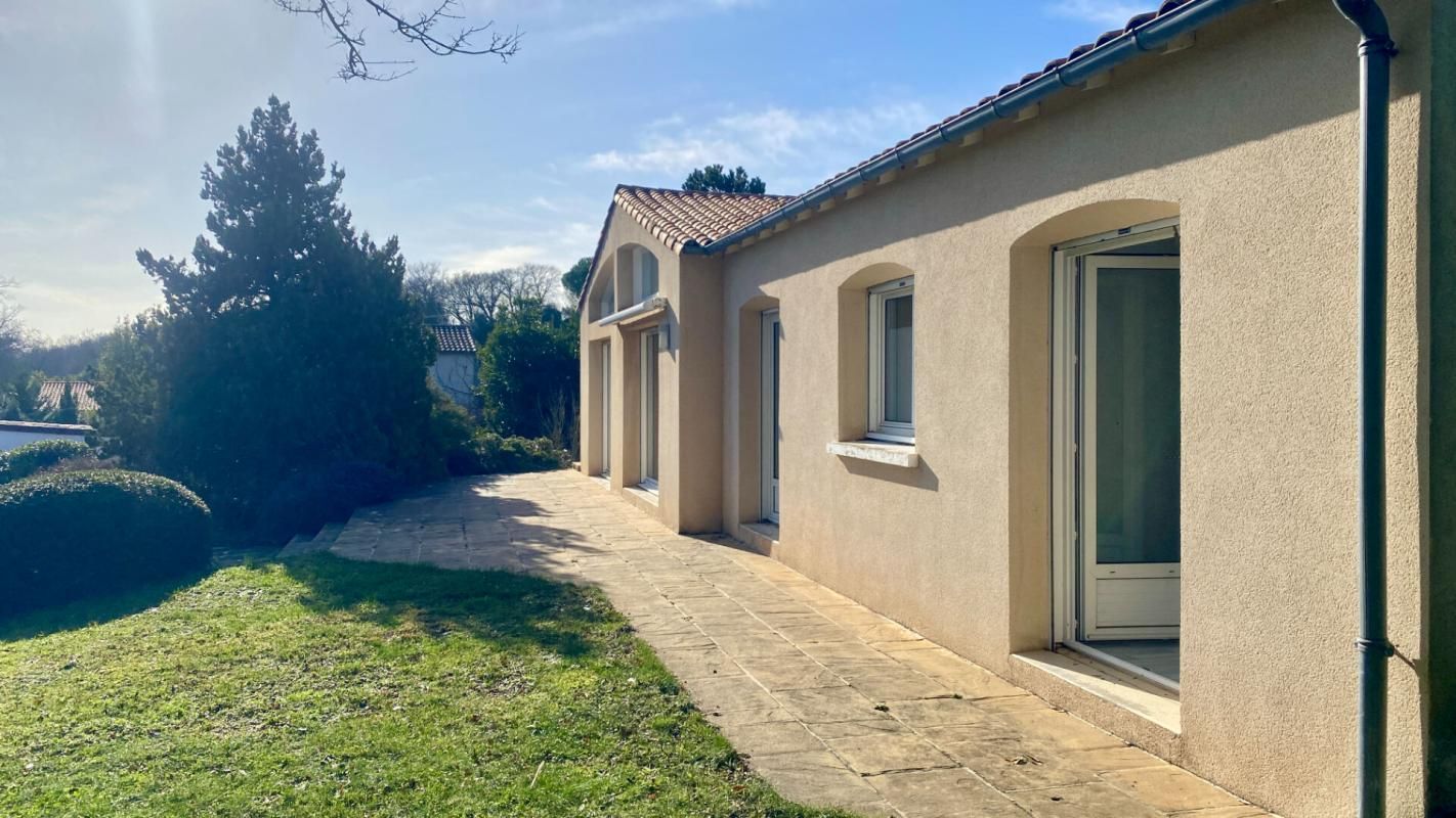 NIORT Maison bord de sèvre (Niort 79000)  5 pièce(s) 126 m2 2