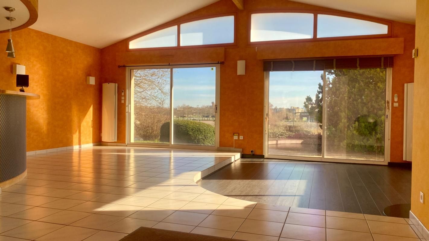 NIORT Maison bord de sèvre (Niort 79000)  5 pièce(s) 126 m2 4