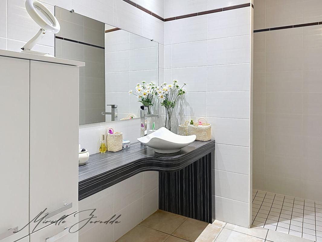 JONQUIERES-SAINT-VINCENT JONQUIERES SAINT VINCENT MAISON 3 pièces 78 m² et véranda 18m², cellier et parking 3